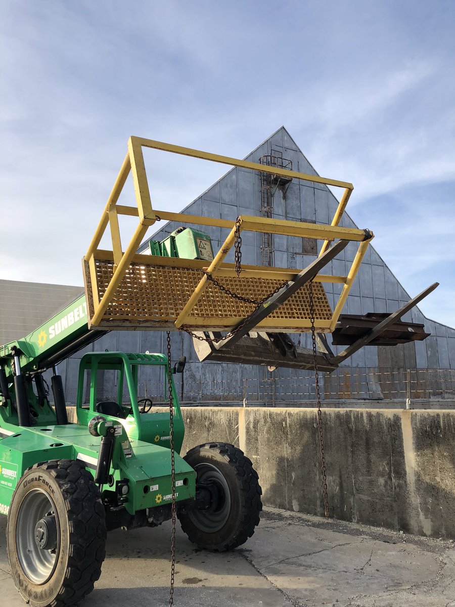 RacksLoading's tweet image. When we are all back to work, please contact us for a free site survey and visit for any replacement gangways you may need! Out with the old unsafe, non-ergonomic and heavy units like this one!