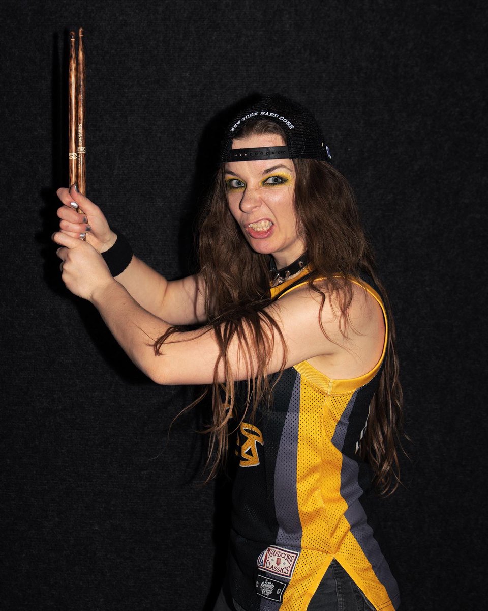 buttfairy's tweet photo. HERE BATTER BATTER BATTER.... mmmm batter! 🤤😂
Epic shots from @NVary74 at the last @PulveriseUK photoshoot we did before going into lockdown.
Love @promarksticks #firegrain - they are thE best sticks. They’ve last FOREVER!
Also adore Dog Eat Dog! DED FANS! Where you at!?) https://t.co/kzBy9LGRsz