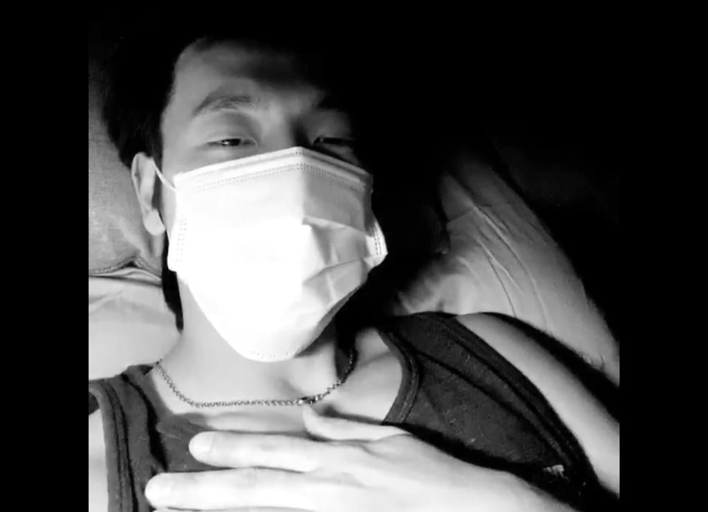 iwantsurfaces's tweet image. Donghae alone in bed, stoking his chest, at 1am
#WhataWaste