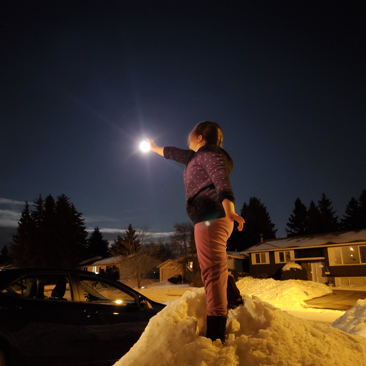 jrbralin's tweet photo. Last night's supermoon from North Battleford, SK @lauriebrown https://t.co/6d75jtcaVT