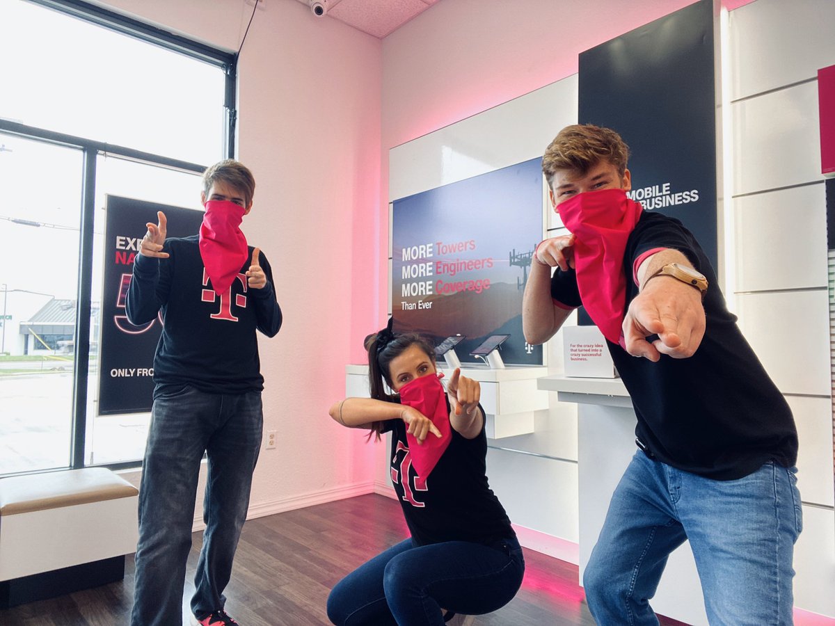 Joey_Ray___'s tweet photo. Making caution look cool.. 😎 #TMobile  #COVID19 #wvistheplacetobe #facemasksdiy #TeamMagenta #myteam https://t.co/hjnrup6N68
