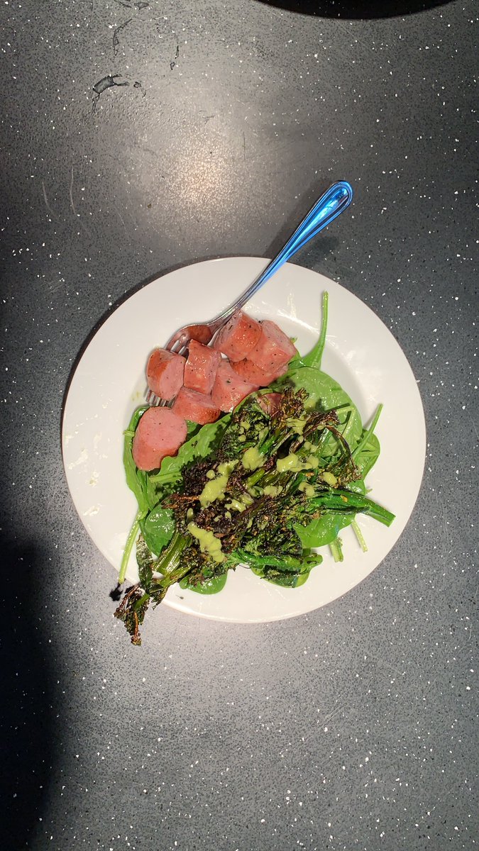jeremybowers's tweet photo. Had 15 mins between meetings, so knocked out a quick #QuarantineDining lunch: Chicken sausage, spinach and roasted broccoli salad with my favorite Bobby Flay green scallion dressing. https://t.co/QsiENzVAfH