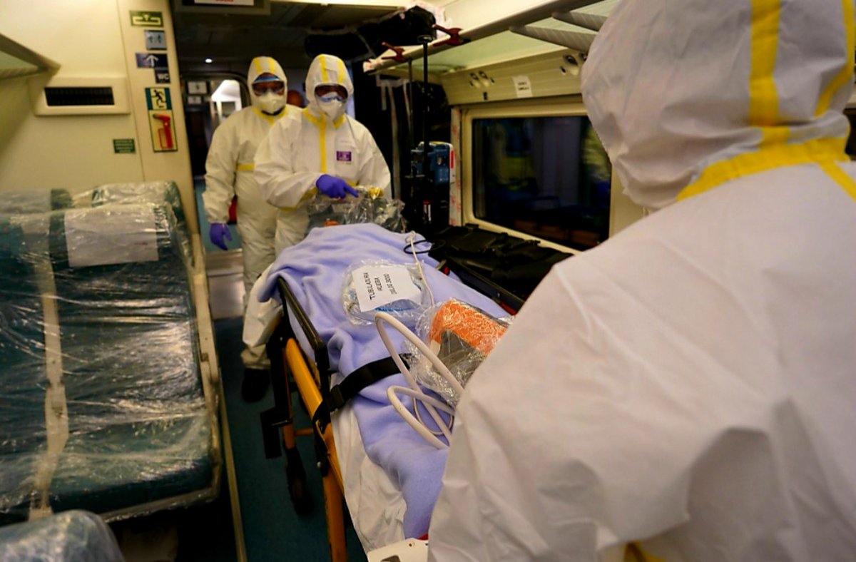 La_SER's tweet photo. 📸 FOTOGALERÍA | Así son los trenes medicalizados listos para trasladar pacientes si fuera necesario https://t.co/2lUehXkiVr https://t.co/Ex7DyBxsIi