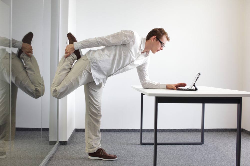TheLawSociety's tweet photo. In  a highly helpful guest blog Coral Hill @coralhill1 Associate Professor at The @UniversityofLaw &amp; non-practising solicitor shares excellent tips for our unprecedented times in Working from home: Stay fit, stay sane, stay in https://t.co/cdPHGt9agM https://t.co/r0CcbUveXt