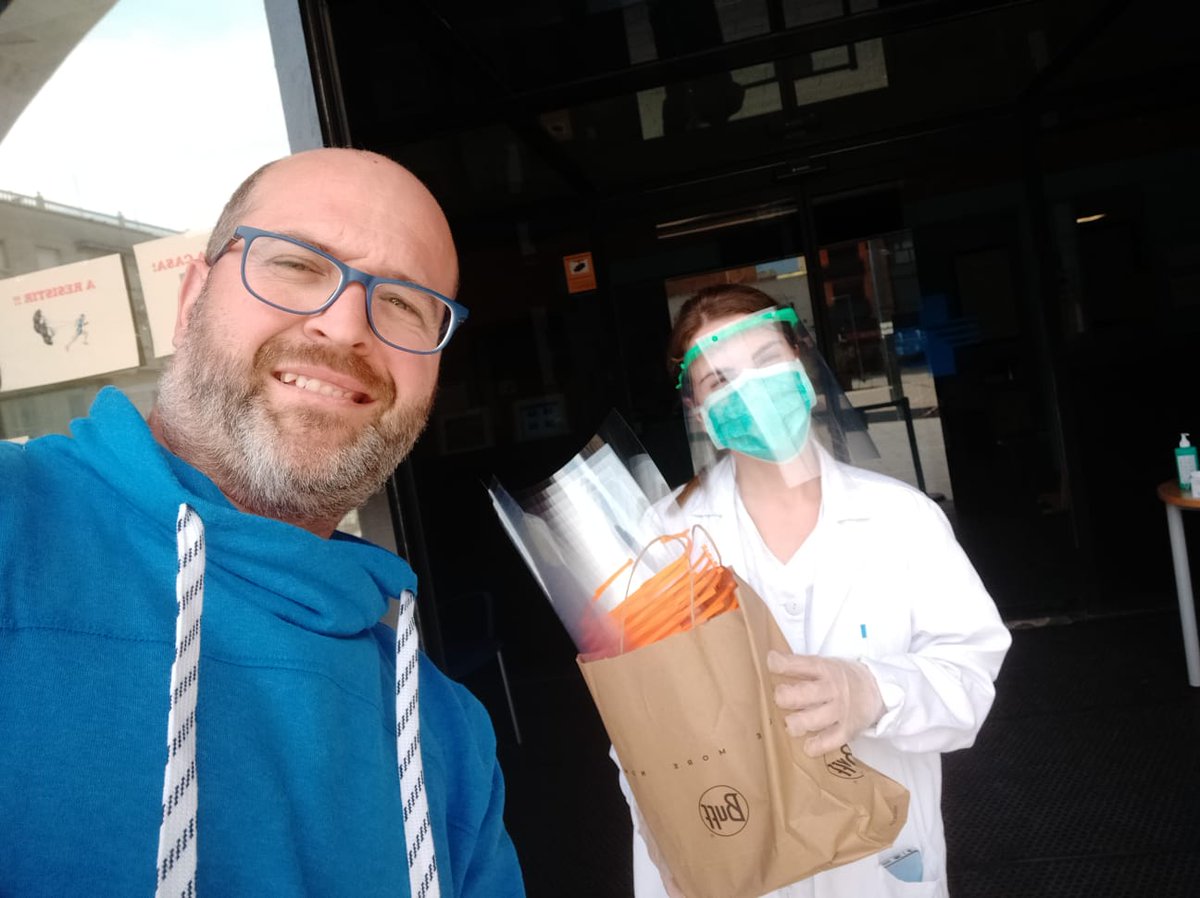 MakersTe's tweet photo. Continuem entregant material sanitari a @icsebre i continuem treballant per a que tothom estigui proveït.
Gràcies @bqreaders pel filament cedit per a la fabricació de viseres
#3Dmakers #coronavirusmakers
#quedatacasa #QuedateEnCasa https://t.co/LaxPIaaEaT