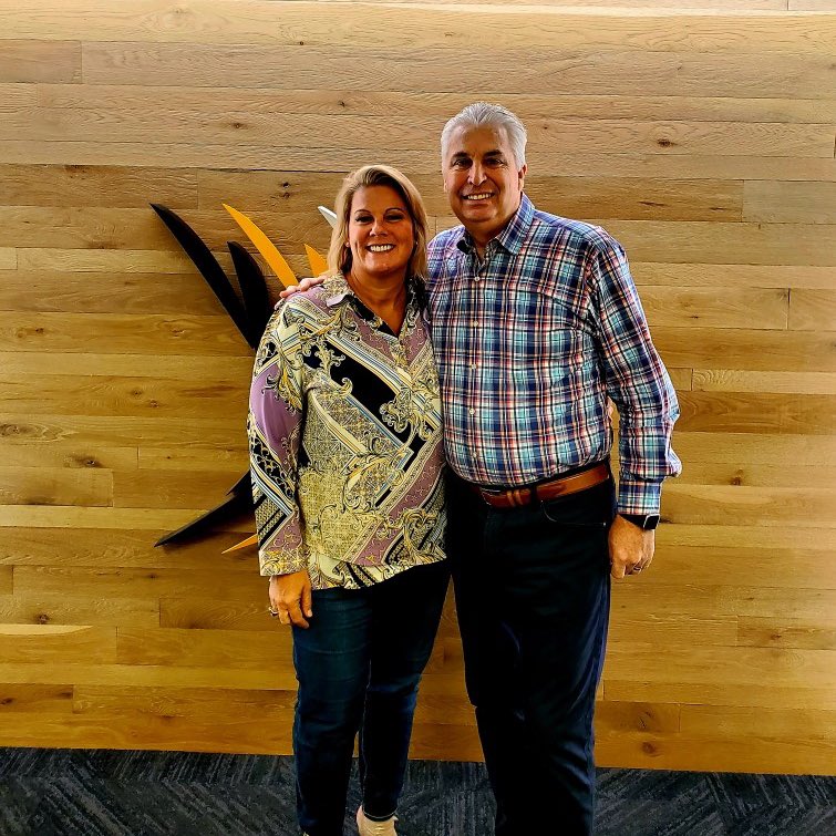 TracyNolan_'s tweet photo. Congrats to my great friend Jaime Jones on his retirement and an amazing 25 years of commitment to @Sprint!

Jaime has made a lasting impact on the #SprintFam as an instrumental leader to so many and a true inspiration to us all! 💛 #JJStrong https://t.co/7TDC6N5gpP