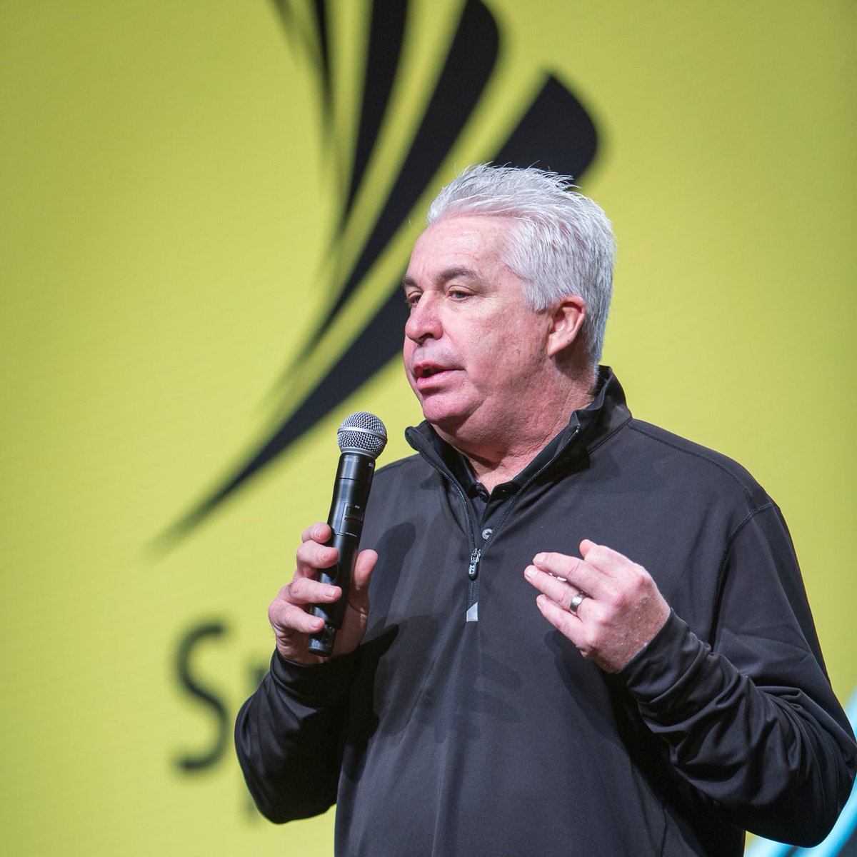 TracyNolan_'s tweet photo. Congrats to my great friend Jaime Jones on his retirement and an amazing 25 years of commitment to @Sprint!

Jaime has made a lasting impact on the #SprintFam as an instrumental leader to so many and a true inspiration to us all! 💛 #JJStrong https://t.co/7TDC6N5gpP
