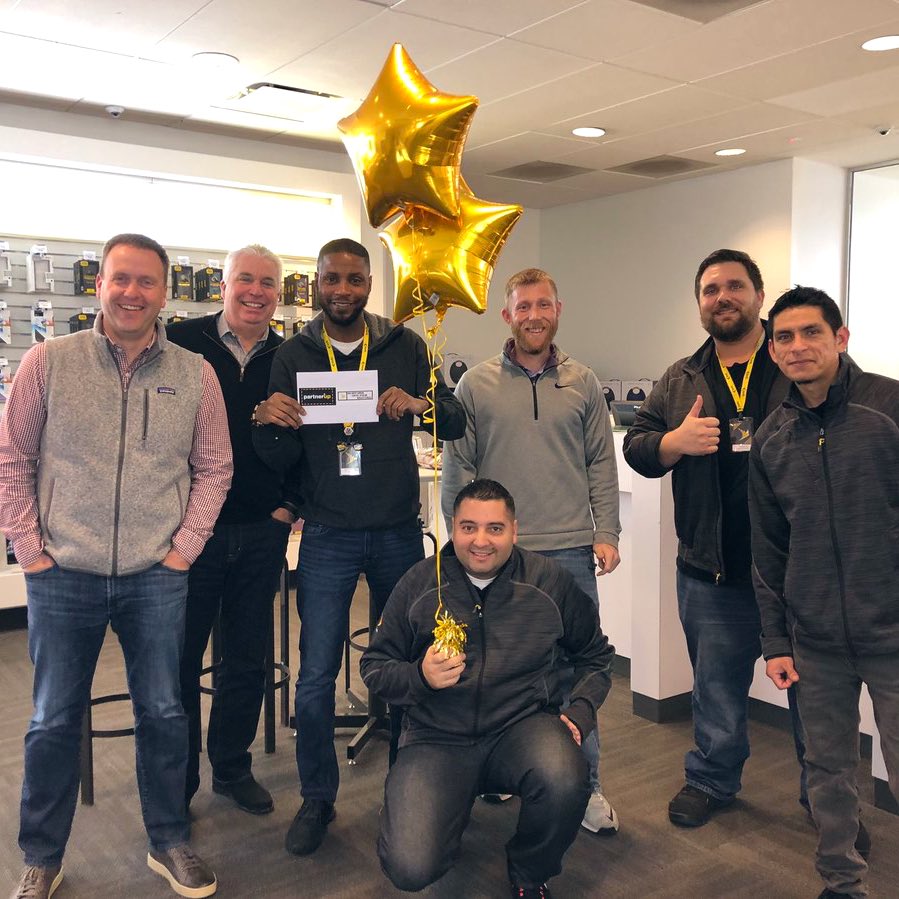 TracyNolan_'s tweet photo. Congrats to my great friend Jaime Jones on his retirement and an amazing 25 years of commitment to @Sprint!

Jaime has made a lasting impact on the #SprintFam as an instrumental leader to so many and a true inspiration to us all! 💛 #JJStrong https://t.co/7TDC6N5gpP