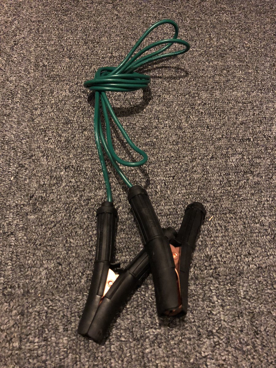 kkbssuke's tweet image. たまにギタボで歌うときマイクピリピリして唇痛くてマイクに近づけない現象あるじゃん、あれ感電なんだよね。気合とかでなんとかなるもんじゃないじゃん？実はその現象これ作っておけば回避できるからギタボさんはこれ作ろうね！#アースケーブル