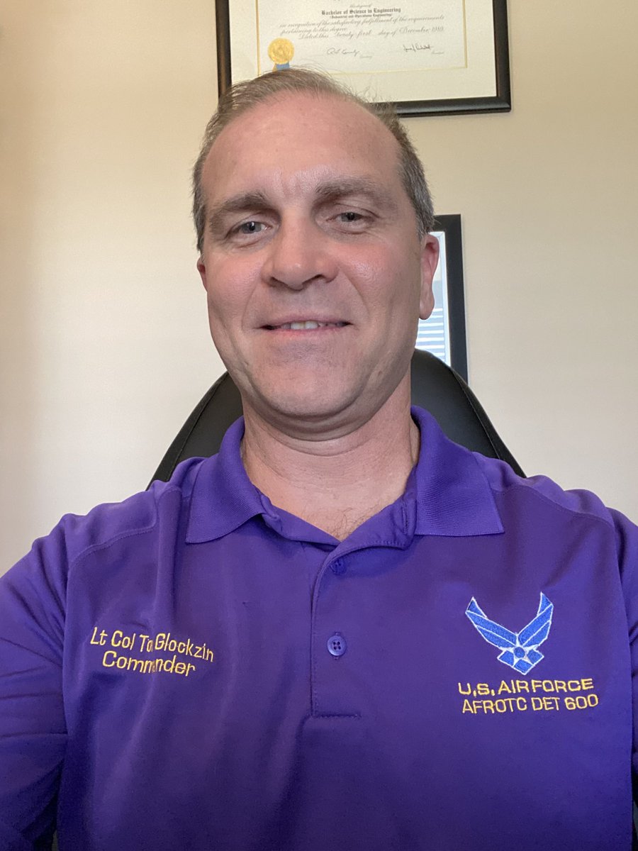 LtColGlockzin's tweet photo. ⁦@eesmithhigh⁩, ⁦@EESHSCounseling⁩, ⁦@EESHSSGA⁩ Supporting our Military-Connected Students.  Go Golden Bulls!  🐂🐂 https://t.co/dXMTZx2QgQ