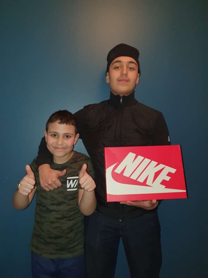 sigmabrorsan's tweet photo. Min lilla kusin har börjat me youtube! Jag och han gjorde en video tillsammans på svenska då hans svenska Inte är så bra men han försökte sitt bästa! Skulle uppskatta jätte mycket om ni kunde lämna en like eller kanske prenumera, tack i förhand! https://t.co/0YUsA9XInF https://t.co/sz4fLDZmwW