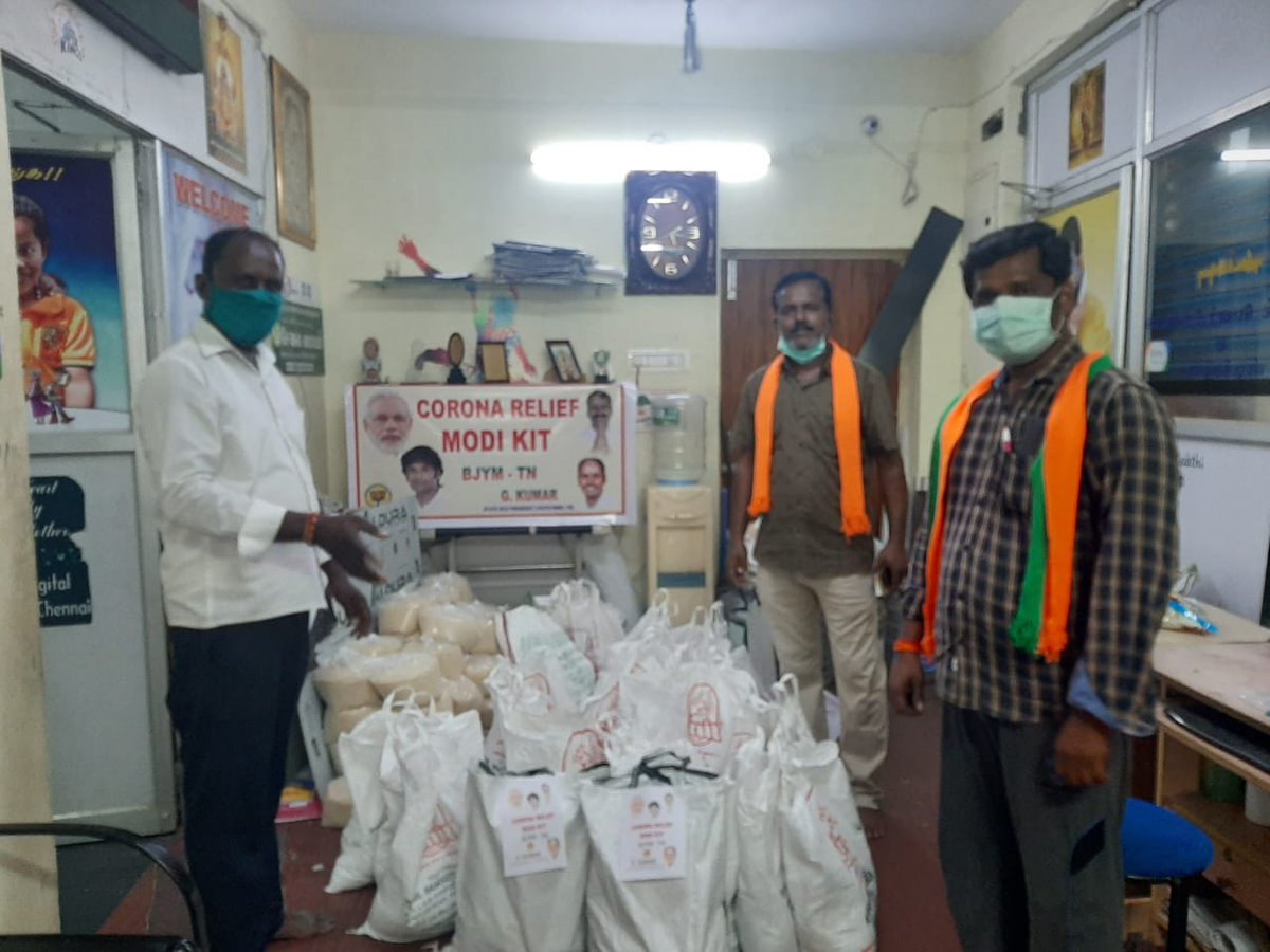 SuryahSG's tweet image. BJYM Kanchipuram District gave #ModiKits containing ration items at Moovarasampet area to 150 poor families under the guidance of @VinojBJP! #BJYMCares 

முவரசம்பட்டு பகுதியில் மளிகை சாமான்கள் அடங்கிய தொகுப்பு வழிகாட்டுதலில் 150 குடும்பங்களுக்கு வழங்கப்பட்டது! @CharuPragya