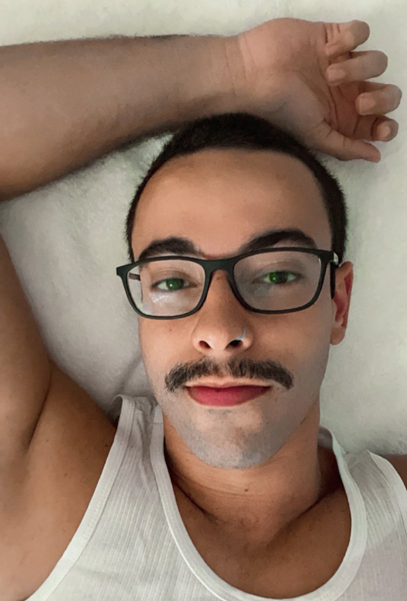 gustavosouza_20's tweet photo. - By quarentena 👨🏻
.
.
.
#bigode #cabeloraspado #newstyle #quarentena #inventandomoda #ficaemcasa #22dias https://t.co/2A8v3SrKAN