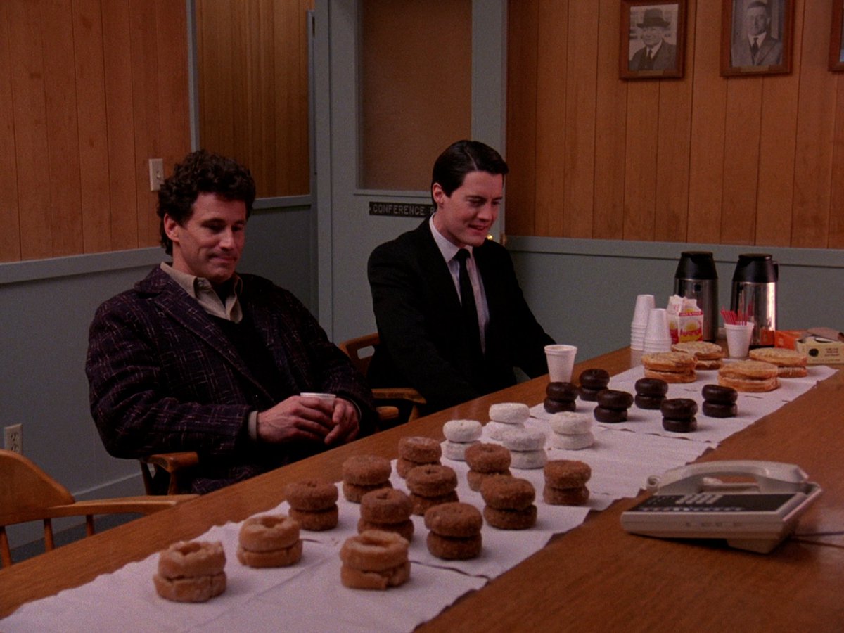 netflix's tweet photo. David Lynch's Twin Peaks premiered 30 years ago today and the owls are still not what they seem https://t.co/6Q5AxzEKuC