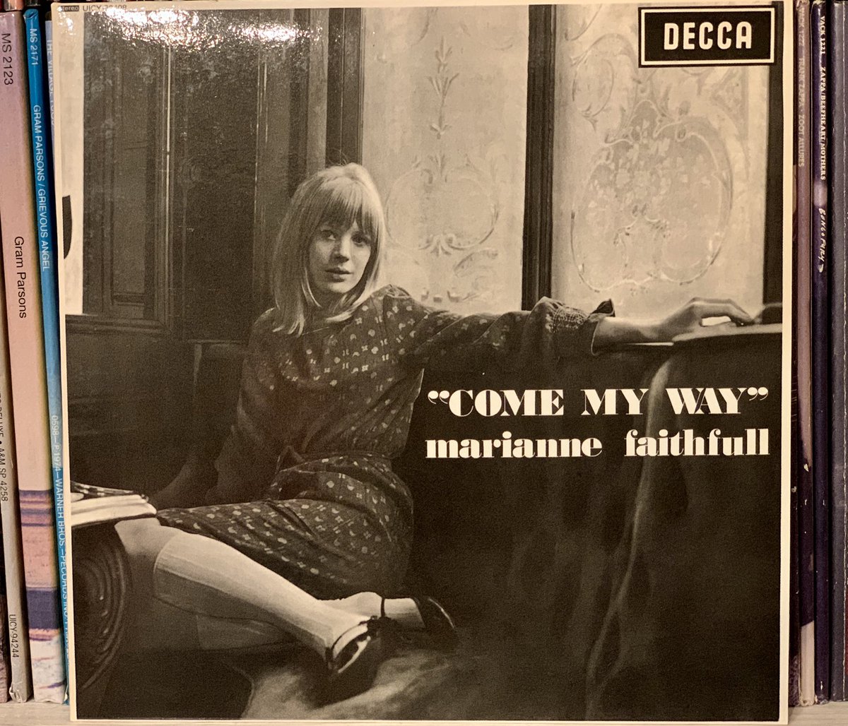 ソウル フラワー ユニオン マリアンヌ フェイスフル Marianne Faithfull 1965 2枚同時発売デビュー作のポップ サイド 転石 As Tears Go By Fab4 I M A Loser Jデシャノンやバカラック曲等が 平明に60sアイドルな編曲で並ぶ リリース