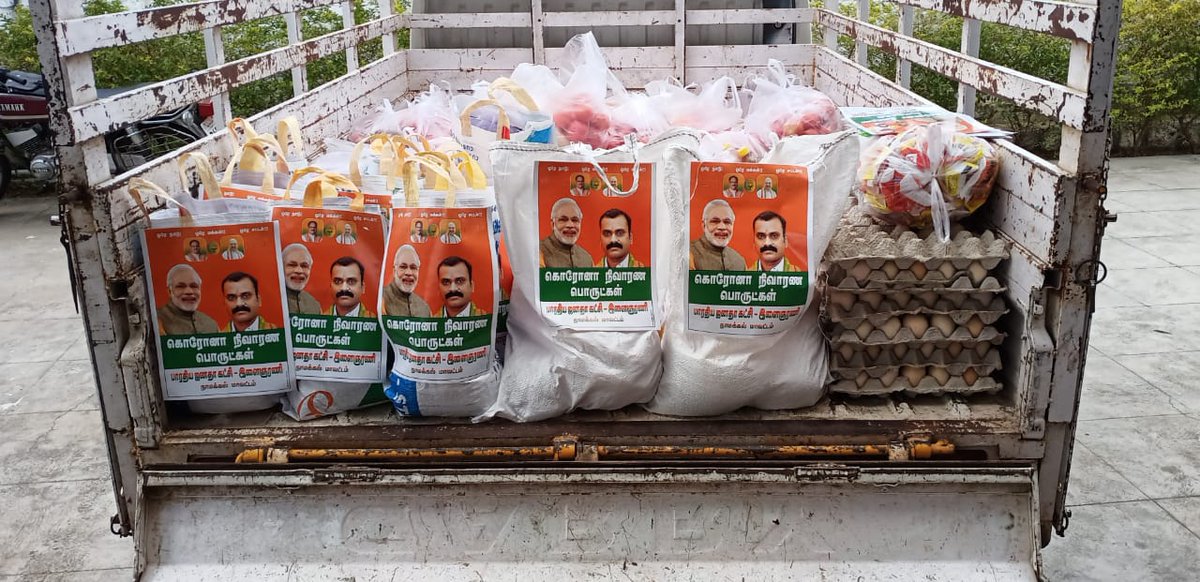 SuryahSG's tweet image. BJYM Namakkal District President Rajesh &amp;amp; Team arranged and distributed 300 ration #ModiKits to 300 poor &amp;amp; underprivileged families in his region. #BJYMCares @VinojBJP @poonam_mahajan