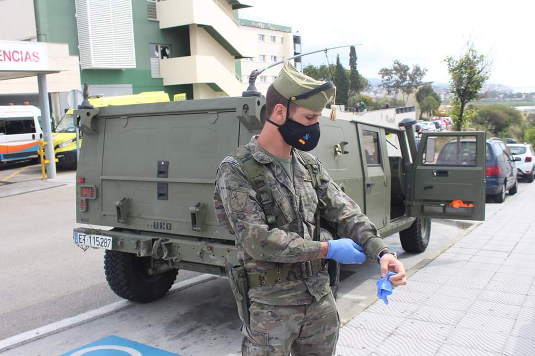 saludaxarquia's tweet photo. 👨‍✈️Esta mañana recibíamos a un equipo de militares perteneciente al Grupo de Caballería Reyes Católicos de @Lalegion_es, para colaborar con nuestro personal en las actividades de reorganización de las distintas unidades de hospitalización.
@MalagaJunta
@saludand
@bautista_ojed https://t.co/bJqhKoa25C