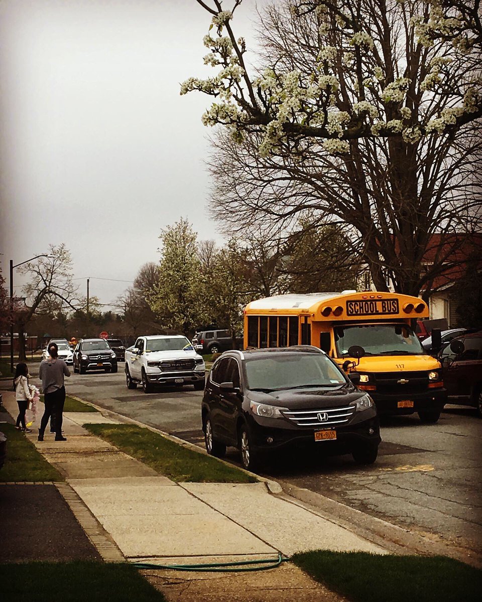 MariaBstarr's tweet photo. Such an amazing parade of teachers and principals.  Jericho staff drove by our neighborhood in a honk and wave parade.  We love our school and can’t wait to go back.  🌈 We miss everyone ❤️@JerichoMS @Ivysherman @JerichoUFSD https://t.co/UDQYZH4jAY