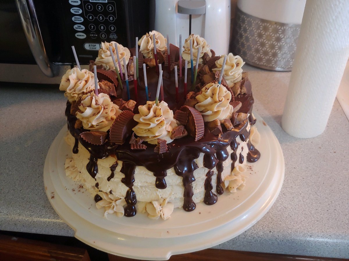 FLTCC_CULINARY's tweet photo. #Arabella. She created her brothers 18th birthday cake. https://t.co/ReneMH4EDT