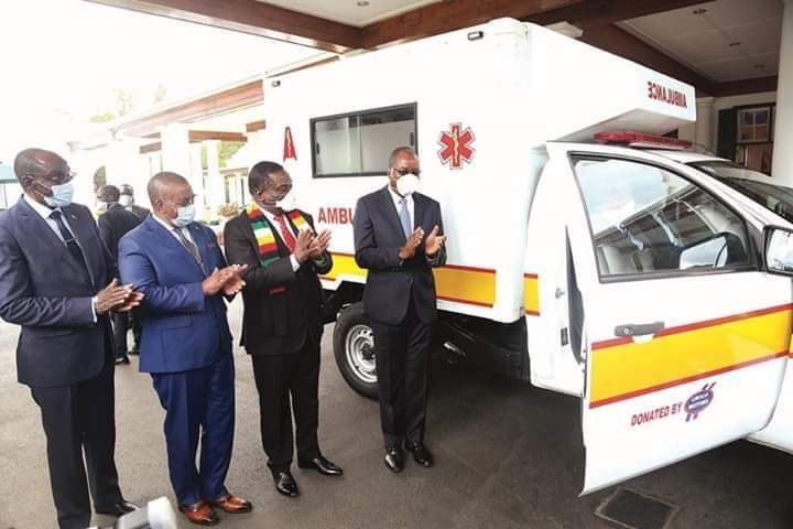 daddyhope's tweet photo. This picture breaks down the brokenness of Zimbabwe.

A President, his 2 Vice Presidents &amp; ministers all coming together to receive 1 ambulance donation!

The State media is not even embarrassed by these optics &amp; what it really means.

Poverty of thought, LOOTING &amp; incompetence! https://t.co/wAClIl8oTN