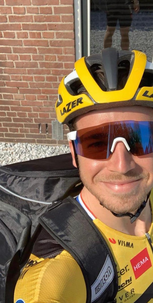 GroenewegenD's tweet image. Even geen koers, maar wel tijd om te helpen. De komende tijd bezorg ik op de fiets boodschappen bij ouderen en zorgverleners die dat nu even niet zelf kunnen 🛒🔥 Heb je als zorgverlener of oudere hulp nodig of wil je zelf helpen? ➡️ bezorgdezorg.nl

#StaySafeTogether