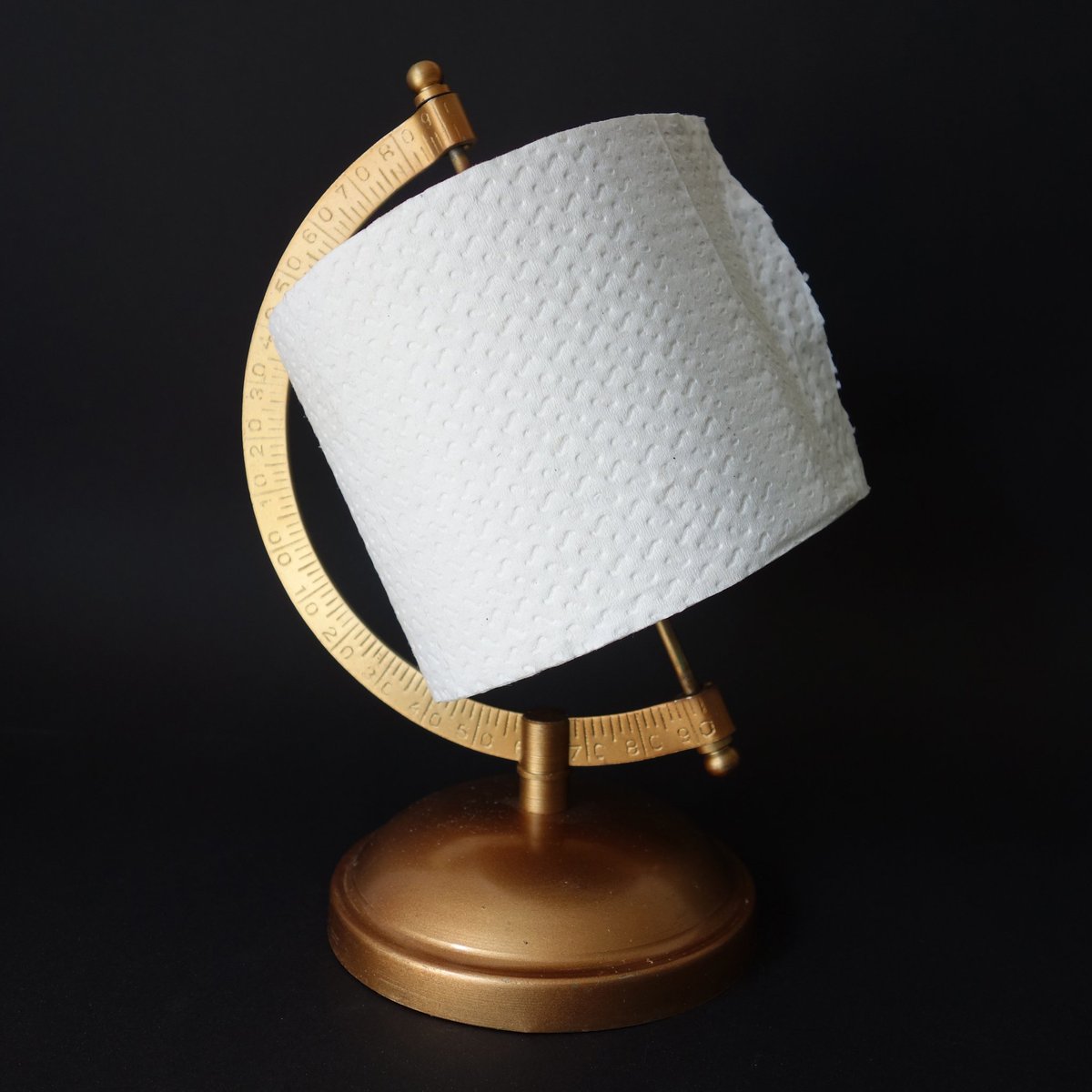 matthias_braun's tweet photo. VON DER ROLLE Matthias Braun 2020 toilet paper roll, modified globe#matthiasbraun #contemporaryart #contemporaryartist #SARSCoV2 #politicalart #minimalart #conceptualart #minimalism #toiletpaperroll #globe #corona #virus #kunst #kunstobjekt #coronavirus #toiletpaper #pandemie https://t.co/fLXzsFk2D4