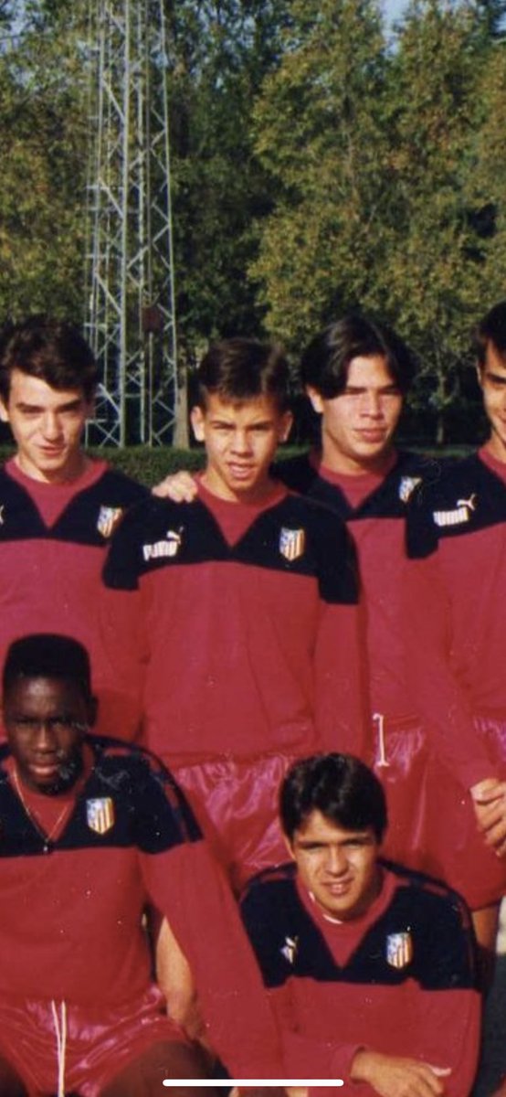 Dabizdiverxo's tweet photo. Así de guapo lucía yo los colores de mi @Atleti en mi juventud !!!!!
🔥❌⭕️🔥 https://t.co/UuLjrRz5ix