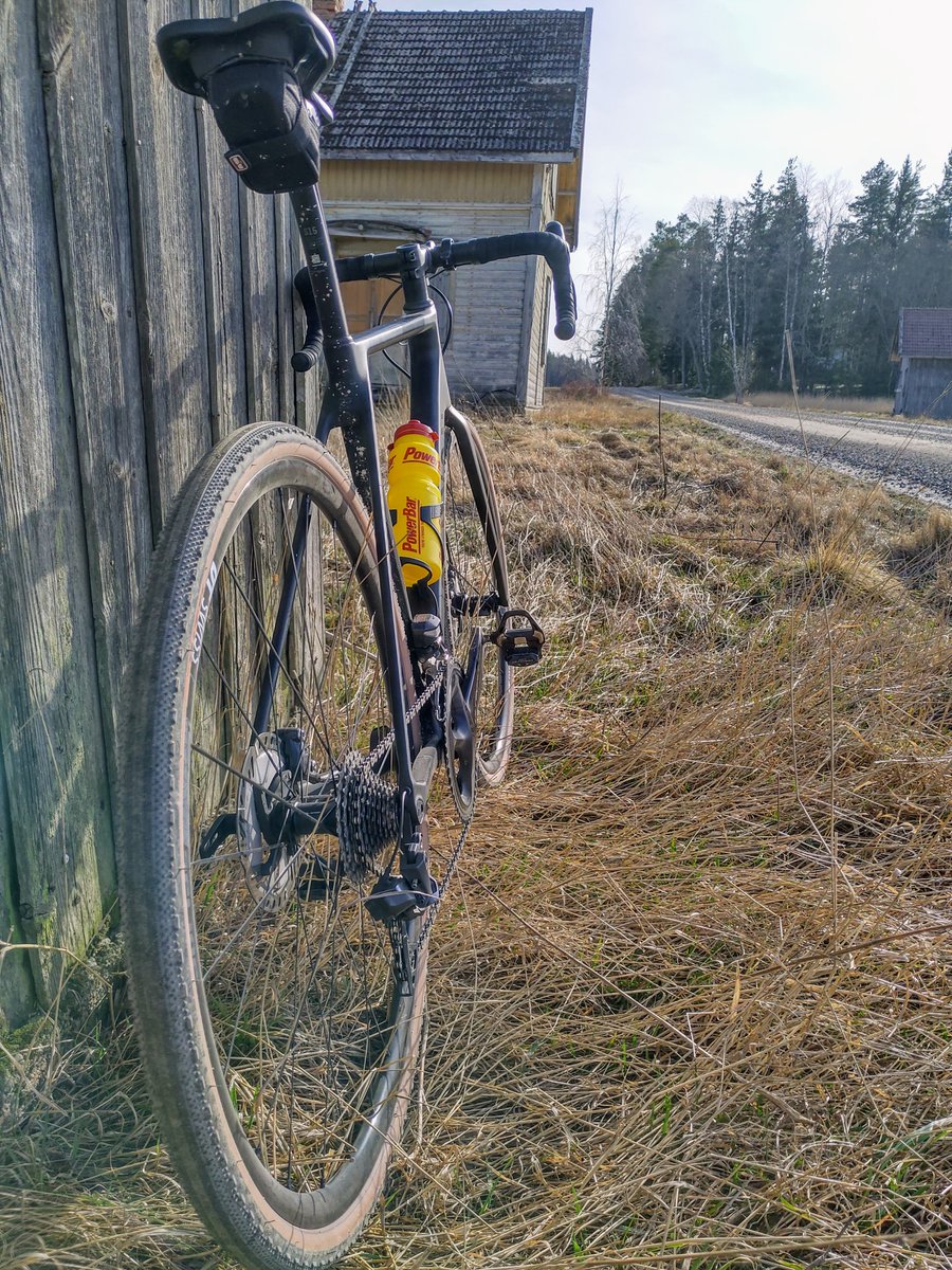 MMCW8's tweet photo. Lasketaan kesäajokausi virallisesti alkaneeksi, kun eka lenkki ilman villasukkia. #pyöräily https://t.co/A7RD6nDrV5