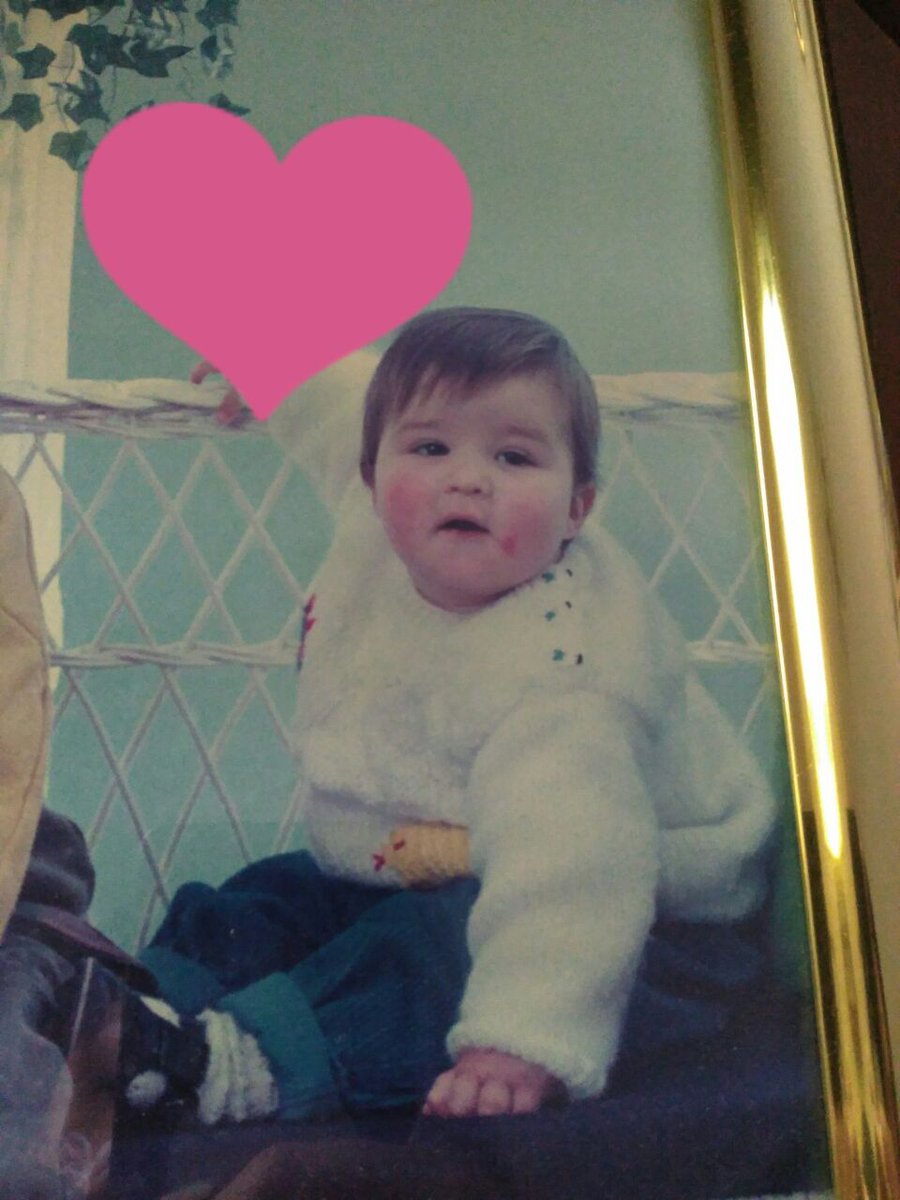 GonMarezo's tweet photo. @YofuiaEGB Yo en el photobook de la comunión de mi hermano..... #MofletesMeDecian https://t.co/Rd64QIKbiN