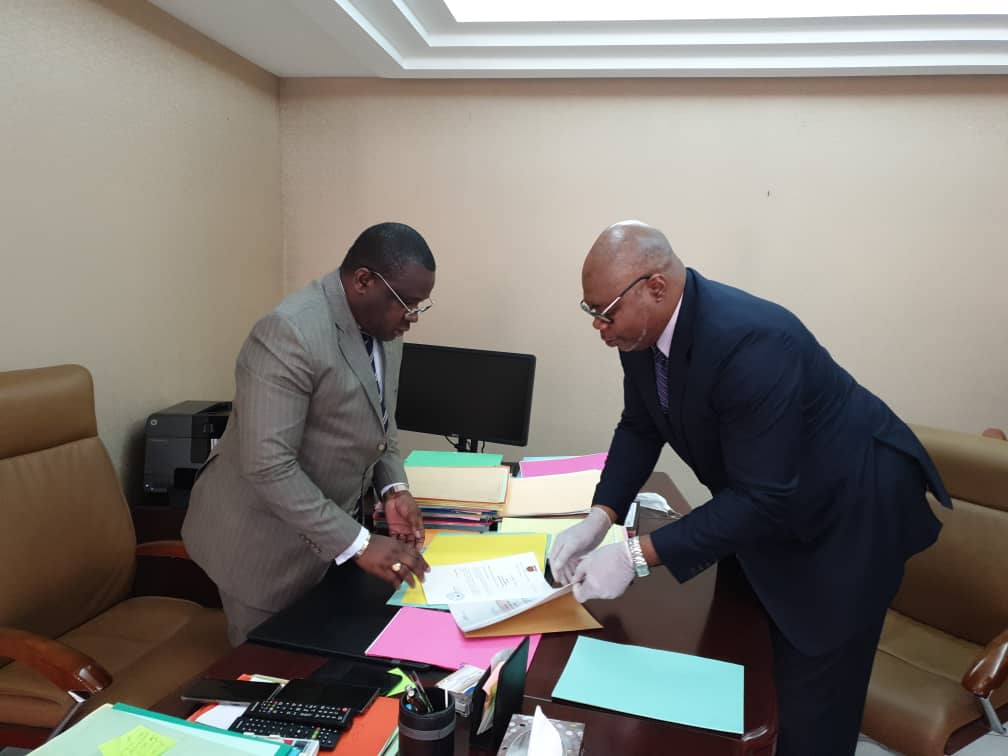 NicoleAssele's tweet photo. #Covid19
#CLR
Au lendemain de la déclaration du #CLR liée au Covid-19, j'ai instruit le Délégué Général Adjoint 1 Alexandre Tapoyo de procéder à la remise ce matin au Premier Ministre, via son Cabinet, du mémorandum contributif du parti sur la lutte contre cette pandémie.
#DGCLR https://t.co/mIkMXOzdtH