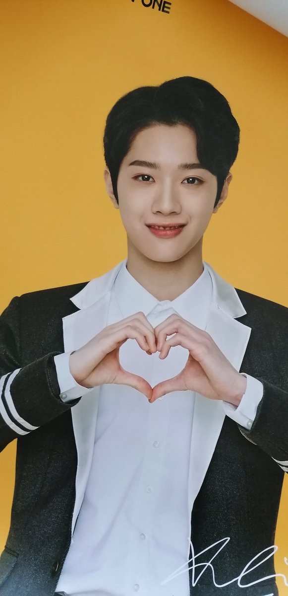 WKtrap's tweet photo. [#GIVEAWAY]

4 posters officiels sont à gagner (Celui de Guanlin provient d'une publicité et non d'un album)

Pour participer :
✅ Abonnez vous à mon compte
✅ Commentez celui que vous voulez et votre bias dans le groupe

Les 4 gagnants seront annoncés le 15 avril 🎉 https://t.co/XGlhayf2p4