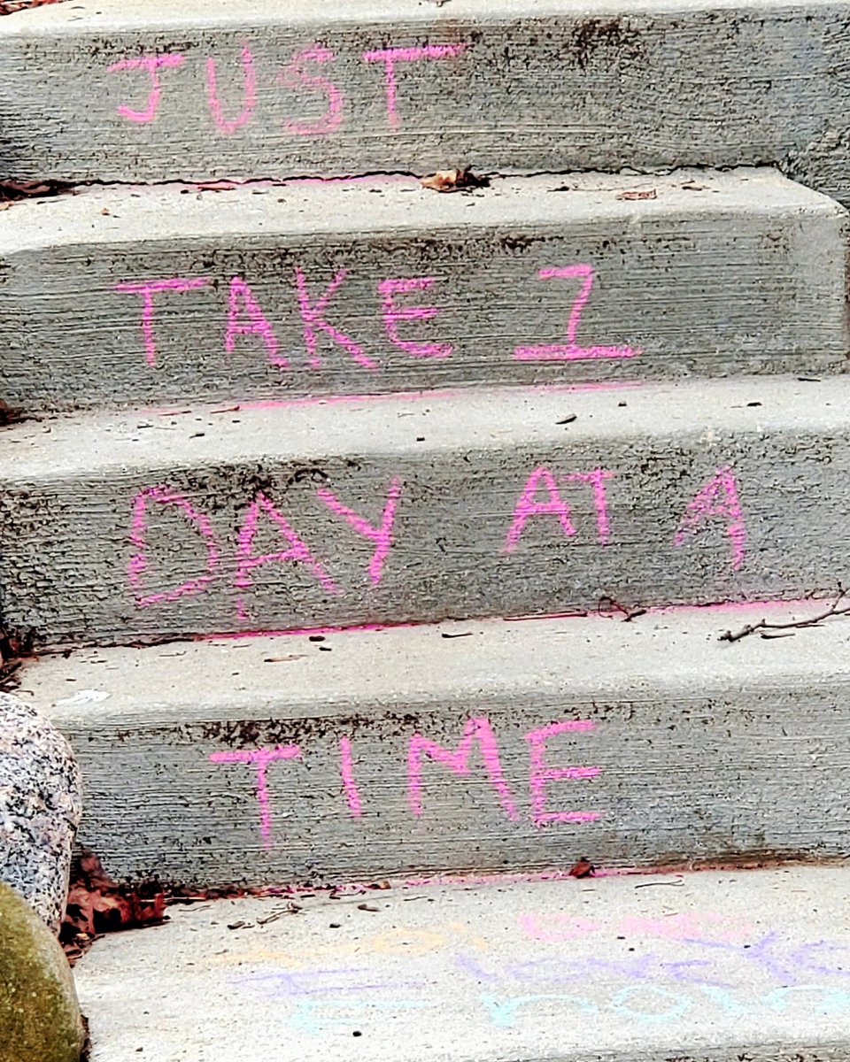Ashhahn414's tweet photo. Cute reminder from the neighbors!!  Love it!!  #onedayatatime #quarantine #socialdistancing #neighbors #love #thistooshallpass https://t.co/tUxQu9Fs8i