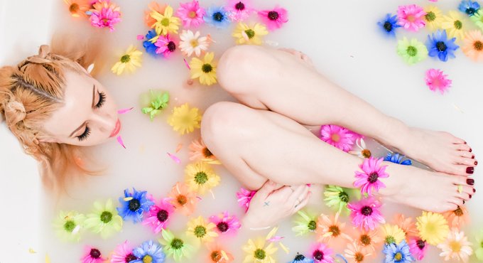 With freedom, books, flowers and the moon, who could not be happy? - Oscar Wilde  https://t.co/6M7QcUm28w