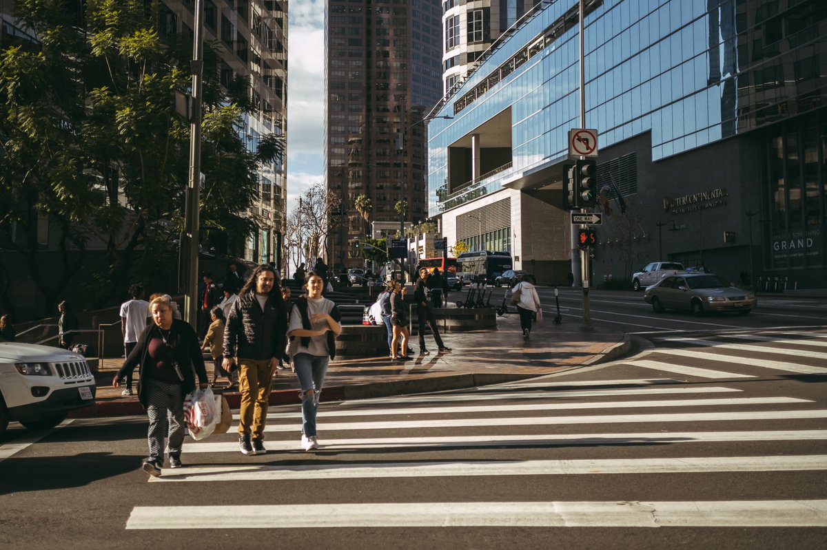 guitarmusic661's tweet photo. Back when people were out and about #fujifilm #streetphotography https://t.co/k3MsKVj5f4
