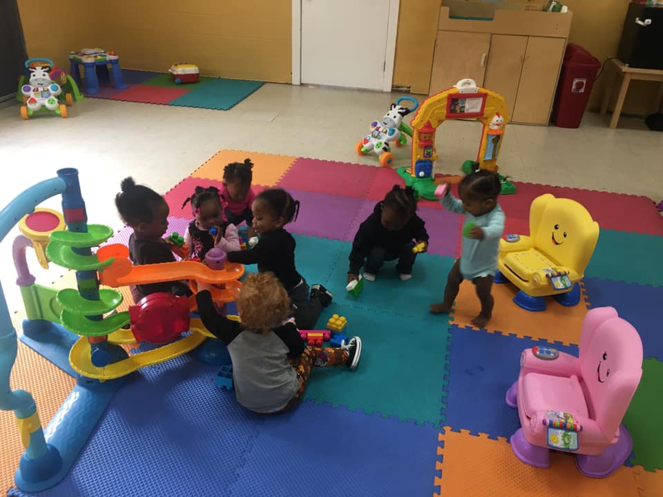 Can we talk about child care workers for a few minutes? My latest for  @kcur, about how they're watching the kids of essential workers but lack a safety net for themselves:  https://bit.ly/34n6obB  1/