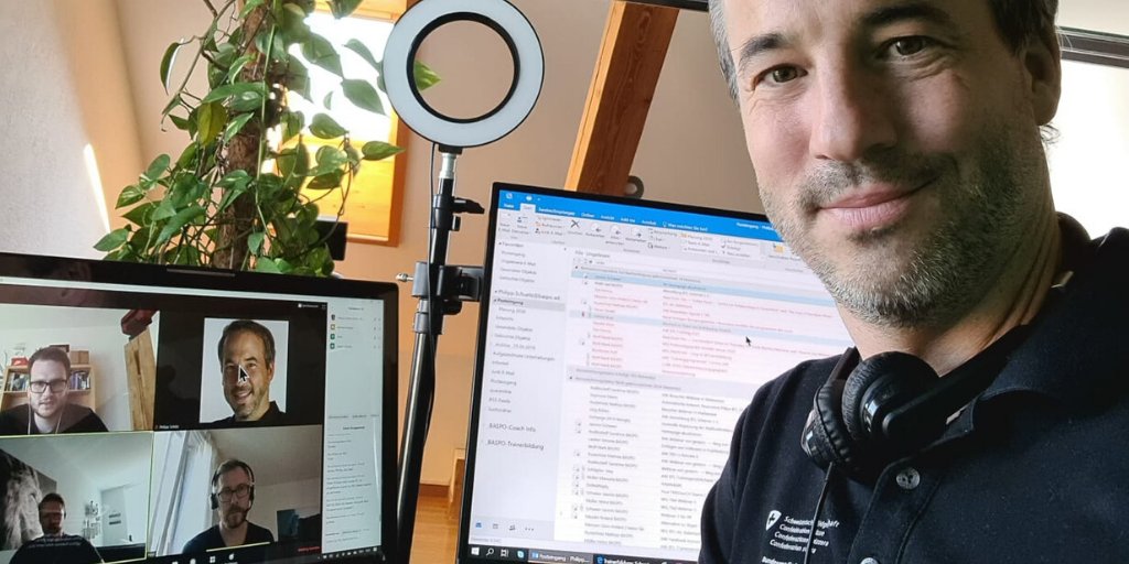 Le téléenseignement nous permet de rester en contact avec vous. Nous sommes donc particulièrement heureux de pouvoir commencer un nouveau cours, comme aujourd'hui! La formation d'entraîneur professionnel continue en ligne, avec les 18 participants inscrits. 📸Philipp Schütz, TBS