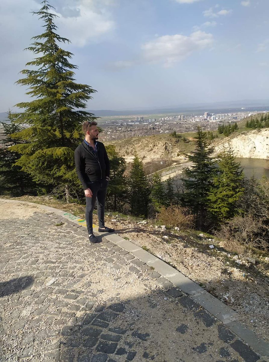 Benim hakkımda konuşuyorlar, çünkü kendilerinden bahsettiklerinde kimse dinlemiyor.