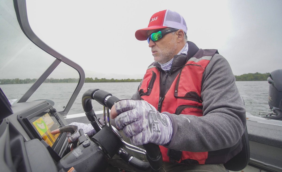 LakeCommandos's tweet photo. When I'm hitting a lake for the first time for Lake Commandos I rely on my #Garmin sonar unit to find structure that holds fish #LakeCommandos #GarminFishHunt #GarminPro #RangerBoats https://t.co/NCPkt7LkNt