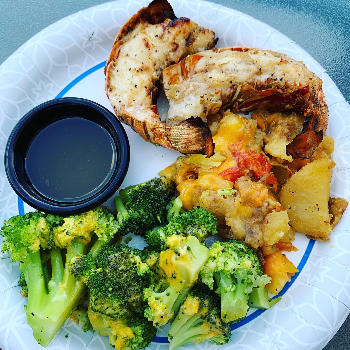 FoodArtOnAPlate's tweet photo. Grilled Lobster 🦞 tail scallop potatoes 🥔 cheese 🧀 broccoli 🥦 #lobstertail #scalloppotatoes #cheesebroccoli @FoodArtOnAPlat1 #Foodie #foodphotography https://t.co/y4p7hu37jl