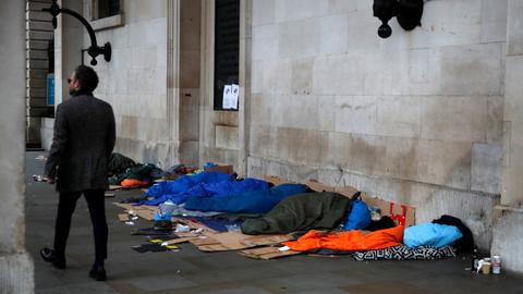 Emily60596026's tweet photo. It is a blunt harsh reality that living on the streets and relying on donations, millions of homeless people have no defense against the coronavirus these days.
 COVID19 
O God, please hasten reapearance of #ThePromisedSaviour of humanity.
#اجتماع_القلوب https://t.co/WoQKUTR30C
