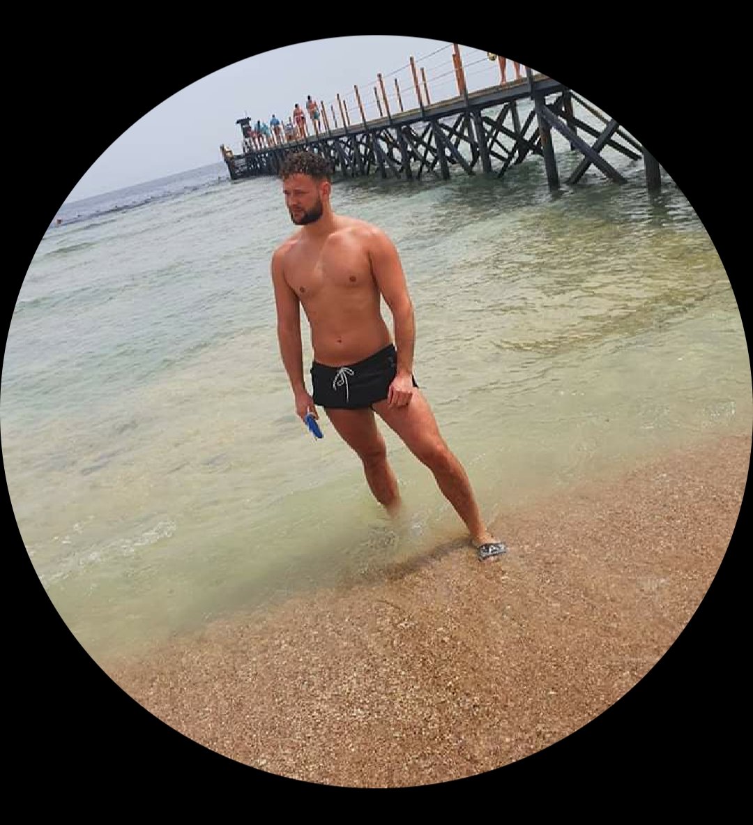 Been out of shape for years since I stopped kickboxing and mma. Weighed in at 85kg this morning. Was slightly over 100kg 2 months ago. 15kg down in 2 months including lockdown (gym been shut for 3 week) I& #39;d say my diet was 80% strict, I had more cheats than I should, shocked.