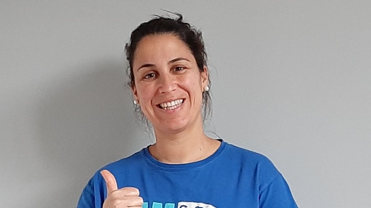 CONOCE A LOS NUESTROS: LUCÍA SEOANE, FUNDADORA Y CAPITANA
culturalmaninhos.blogspot.com/2020/04/conoce…
Nerviosa y optimista a partes iguales. Con "mono" de volver a entrenar y jugar. 
La sonrisa hecha jugadora. 
Merece mucho la pena conocerla!!!
GO MANIÑOS