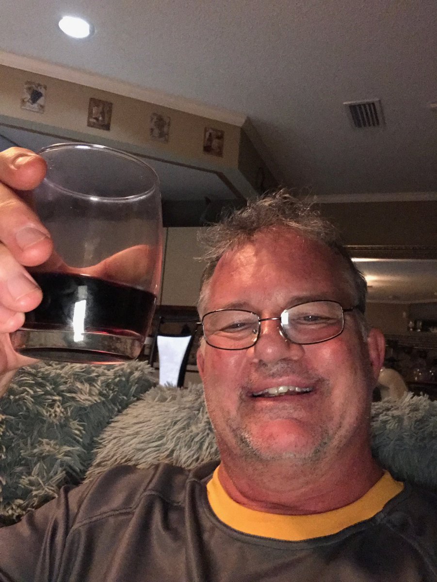 audgpresnell's tweet photo. Dad selfies: a thread 

Inspired by @malorieloftin 🙏🏻 https://t.co/UnNCDXos3R