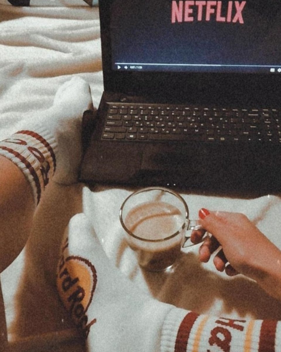HRCCapeTown's tweet photo. ‘flix & chilling #HardRockStyle 💤📺
📷@chara_tsaprazi_
#favouriteshows #legendsonly https://t.co/ob1W3rDeeW