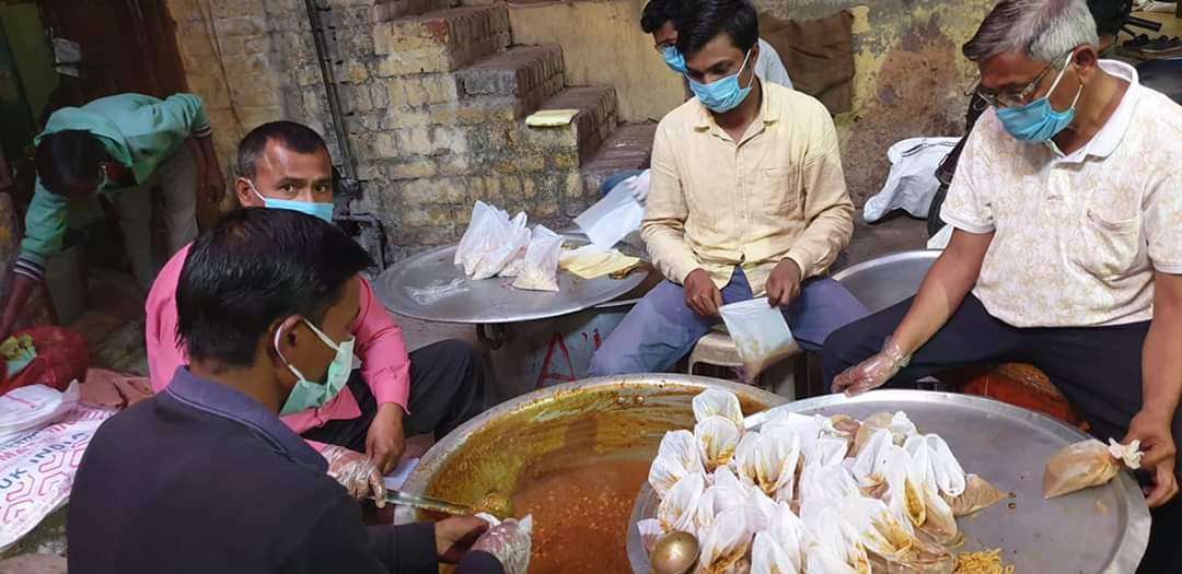 forworldhelp's tweet photo. We continue to support the homeless in PAN INDIA during this pandemic.
Helpline No. - 7412077717
Project Thali
Volunteer: Kanhaiya khewaria
City: Haridwar
Fed: 2000
Date: 6 April
#worldhelpgroup #COVID19 #CoronaVirus #FeedingTheHomeless #Volunteer #lockdownextension #humanity https://t.co/cljap5naur