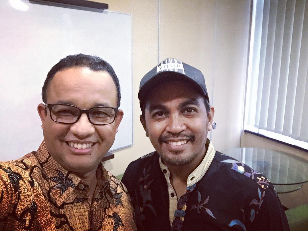 aniesbaswedan's tweet photo. Setiap ngobrol selalu ia bicara tentang masyarakat, tak pernah ngobrol kosong. Selalu berorientasi aksi. ⁣
⁣
Telah dicukupkan usianya, tapi karyanya, kepeduliannya, semangatnya dan suaranya akan selalu bersama Indonesia... bersama kita semua....⁣
⁣
Selamat jalan Glenn... https://t.co/0E8W5ESRnV