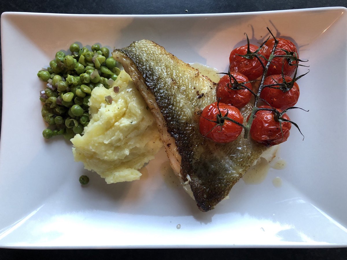 druggy21's tweet photo. Is this Restaurant Food worthy?Would you eat it?🤣😂 #ChefRubyInTheHouse #ProteinFood #Culinary #GourmetFood #HealthyOption #lockdownuk #amateurChef https://t.co/b3OvgVsUdr