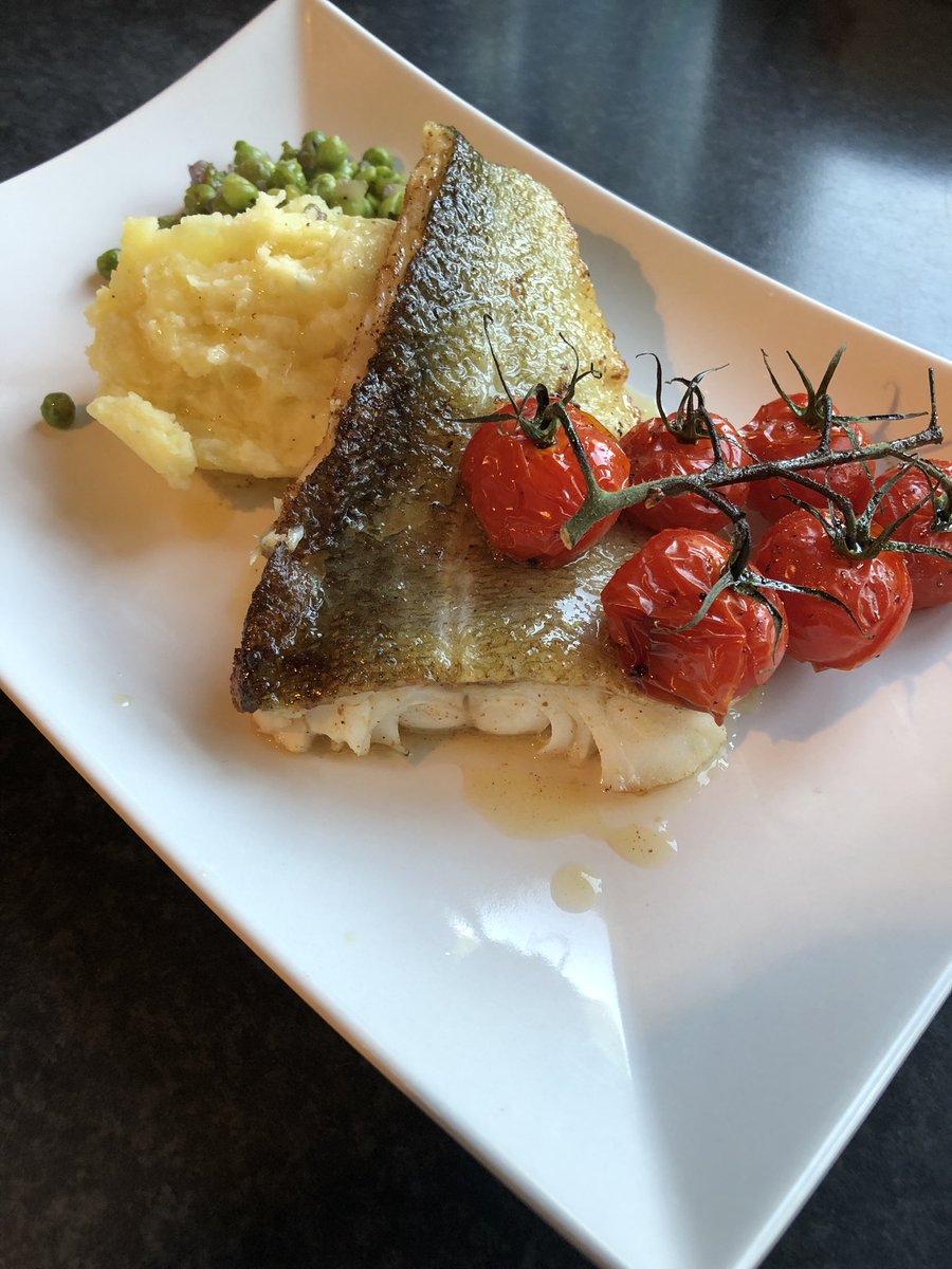 druggy21's tweet photo. Is this Restaurant Food worthy?Would you eat it?🤣😂 #ChefRubyInTheHouse #ProteinFood #Culinary #GourmetFood #HealthyOption #lockdownuk #amateurChef https://t.co/b3OvgVsUdr