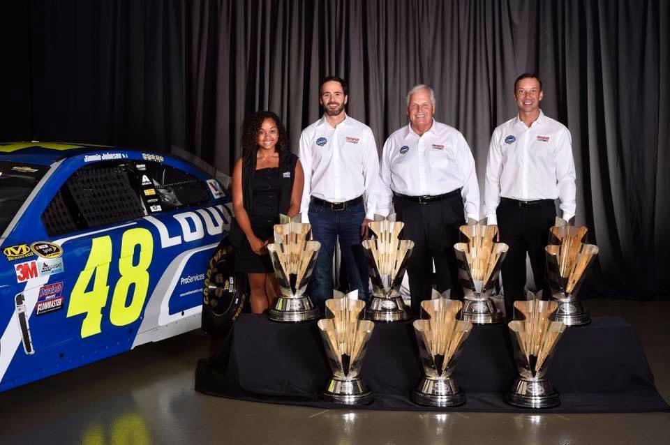 sydneifryson's tweet photo. Obviously, I’m team #RFRDriven all the way. 🤗

But before I started at Roush, I interned at HMS for the 2017 season. Helping out with this trophy presentation was one of my favorite moments of the year. #JJDay https://t.co/fto6SQKIDJ