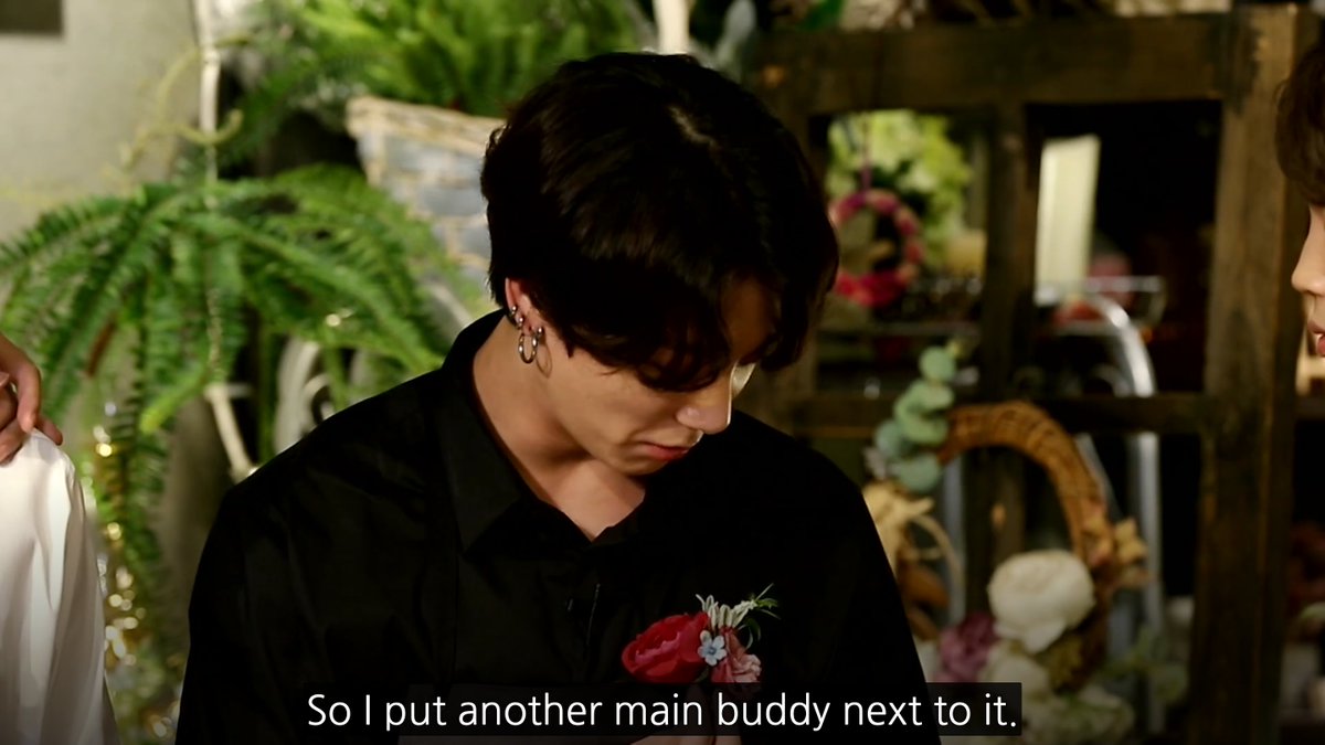 jungkook's boutonniere- a chonky boi™- going full god bless the united states with the colour scheme - the boy loves his eustomas and frankly i respect that- looks pretty sturdy and might actually last through a wedding- two main flowers? what is this anarchy6/10 chonk